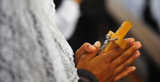 صلاة ورياضة درب الصليب في كنيسة نيوخين